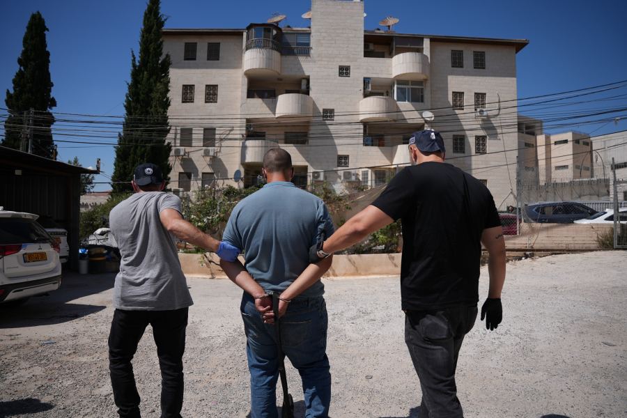 القدس : توقيف مشتبهين وضبط مخدرات وتقديم لوائح اتهام بجرائم سرقة مركبات
